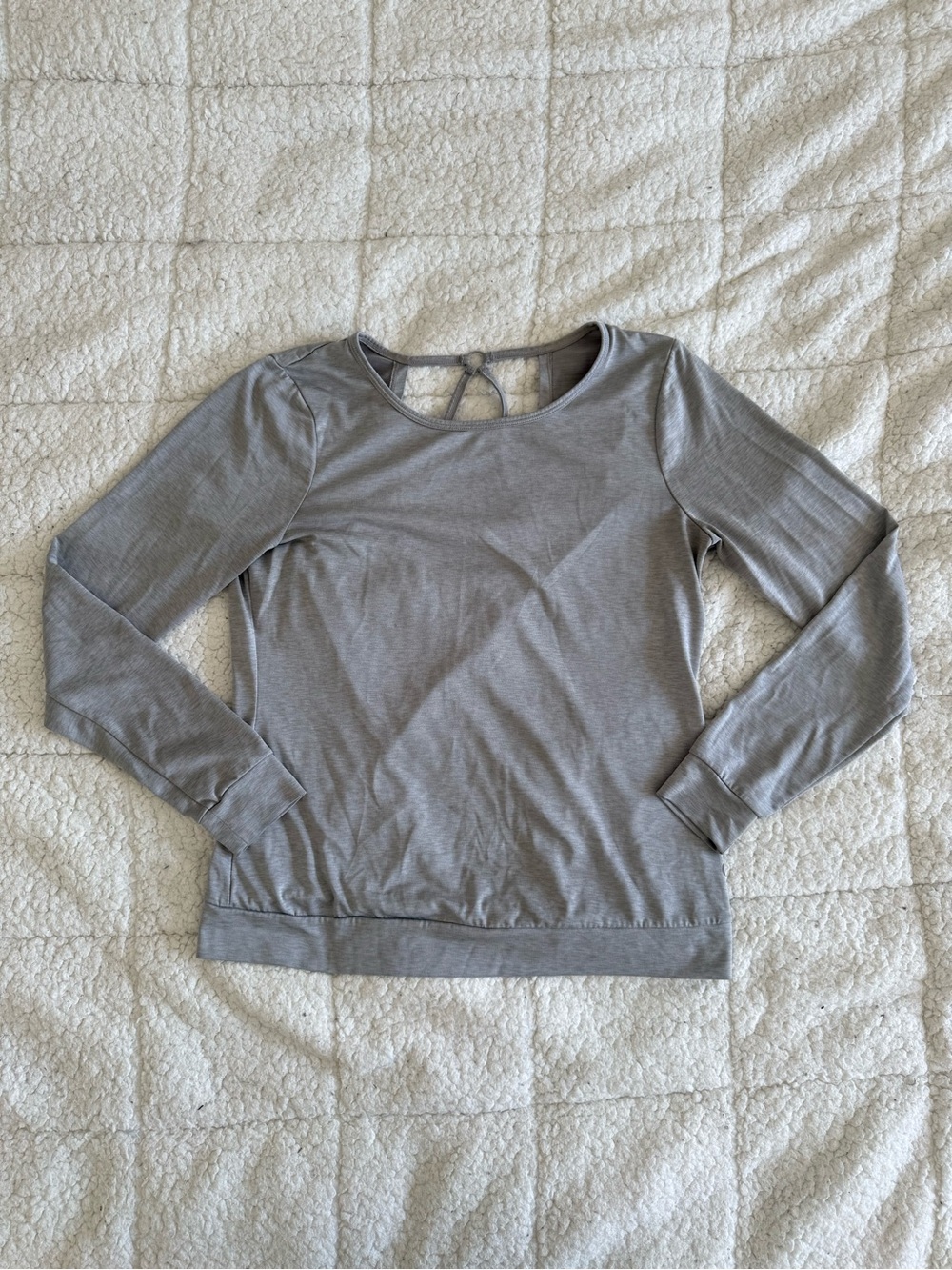 Women's Light Gray Long-Sleeve Crewneck Tee with Back Keyhole